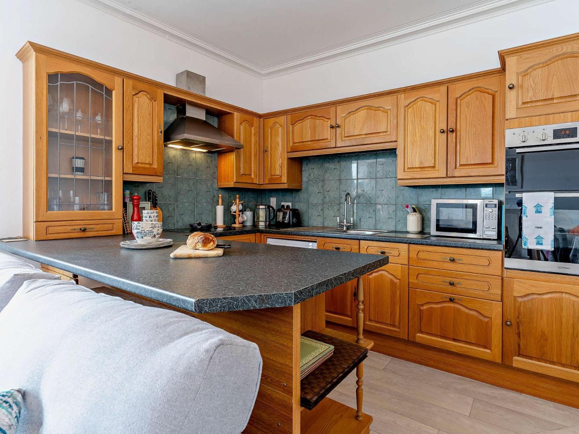 2 Bed In Tenby 82979 エクステリア 写真