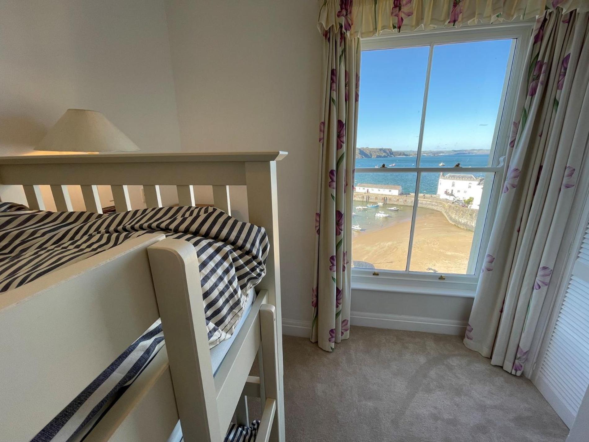 2 Bed In Tenby 82979 エクステリア 写真