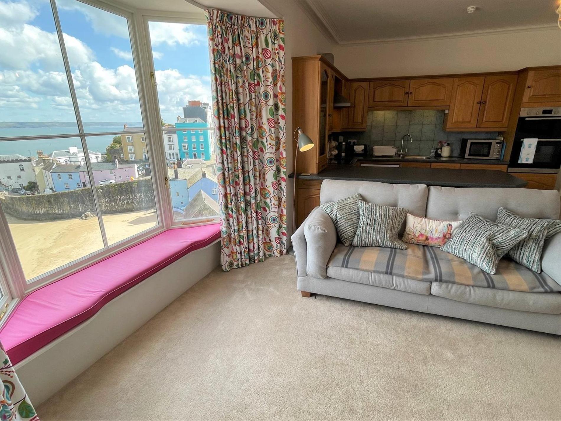 2 Bed In Tenby 82979 エクステリア 写真