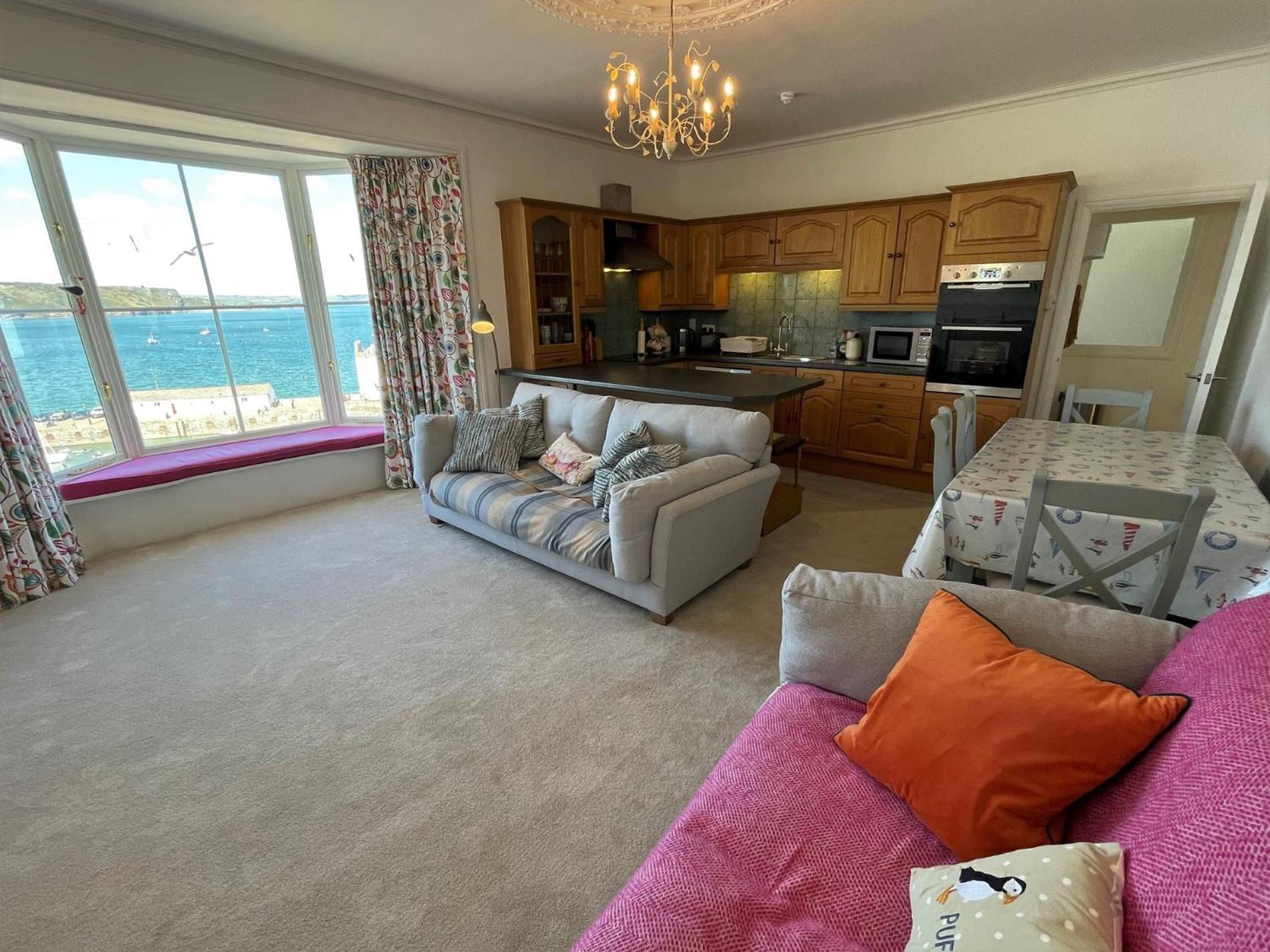 2 Bed In Tenby 82979 エクステリア 写真